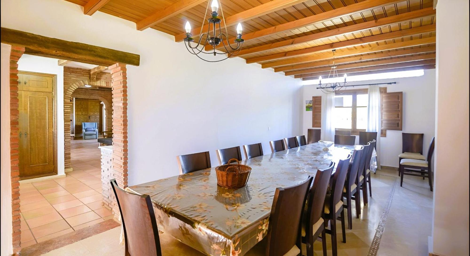 Amplia Con Precioso Jardin Cerca De Capital. Holiday home Malaga