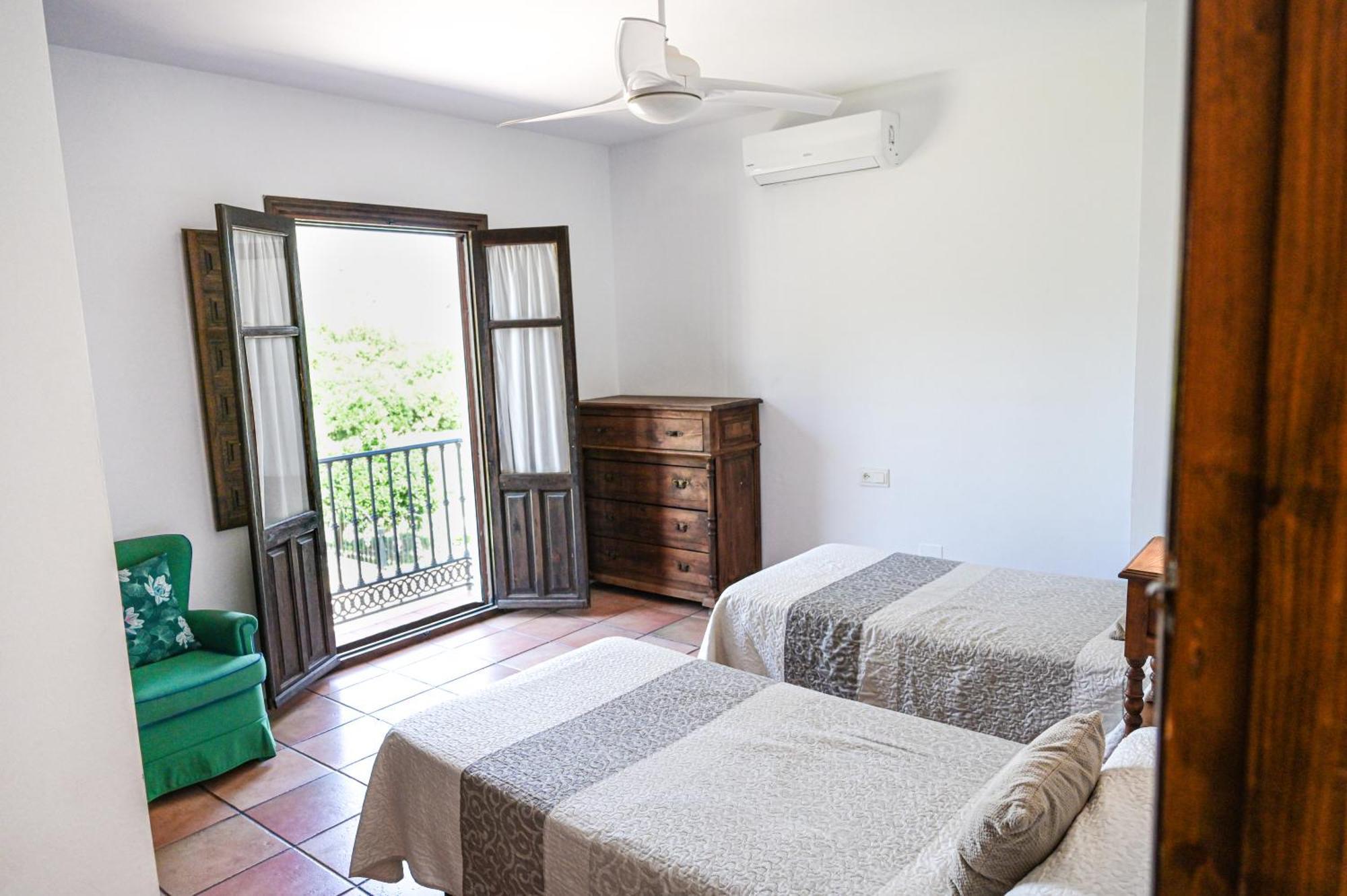 Casa de Férias Amplia Con Precioso Jardin Cerca De Capital. *