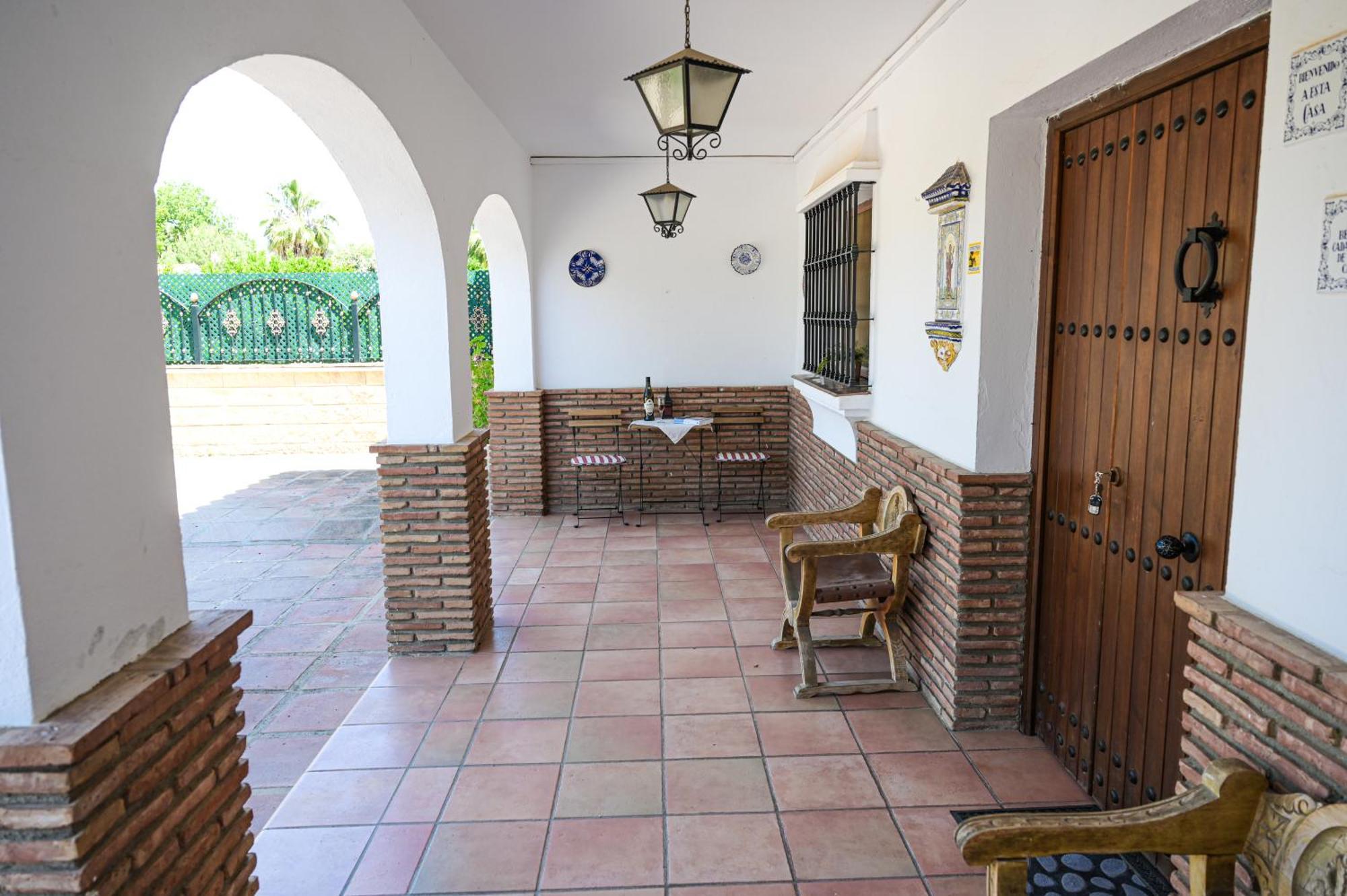 Amplia Con Precioso Jardin Cerca De Capital. Holiday home Malaga
