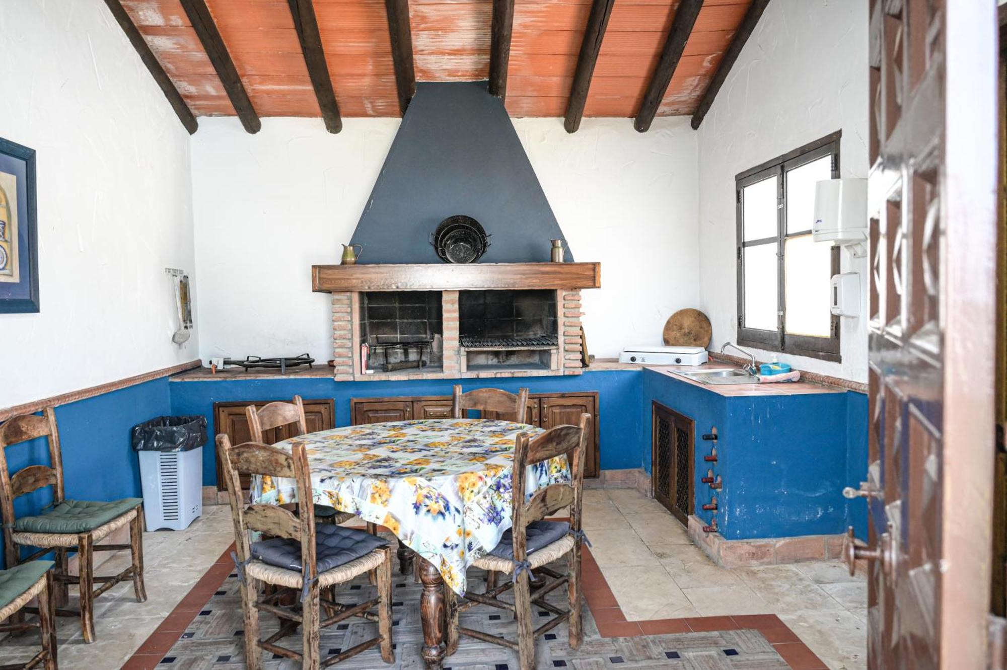 Amplia Con Precioso Jardin Cerca De Capital. Holiday home Malaga